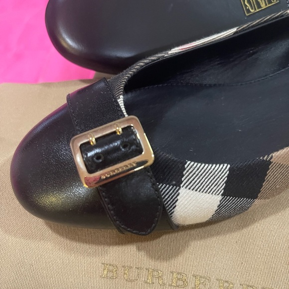 Burberry Ballet Flats - New in Box - Picture 2 of 3